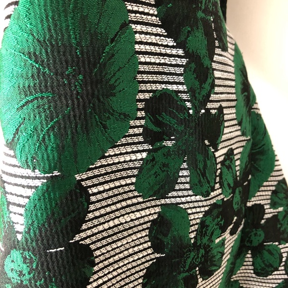 Doe & Rae Floral Print V Neck Dress - Picture 6 of 8